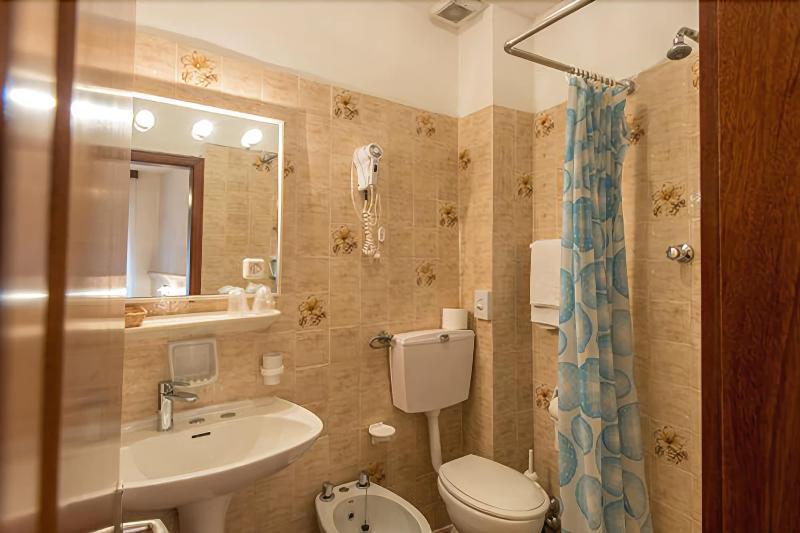 Albergo Antica Rosa ليفيكو ترمي المظهر الخارجي الصورة