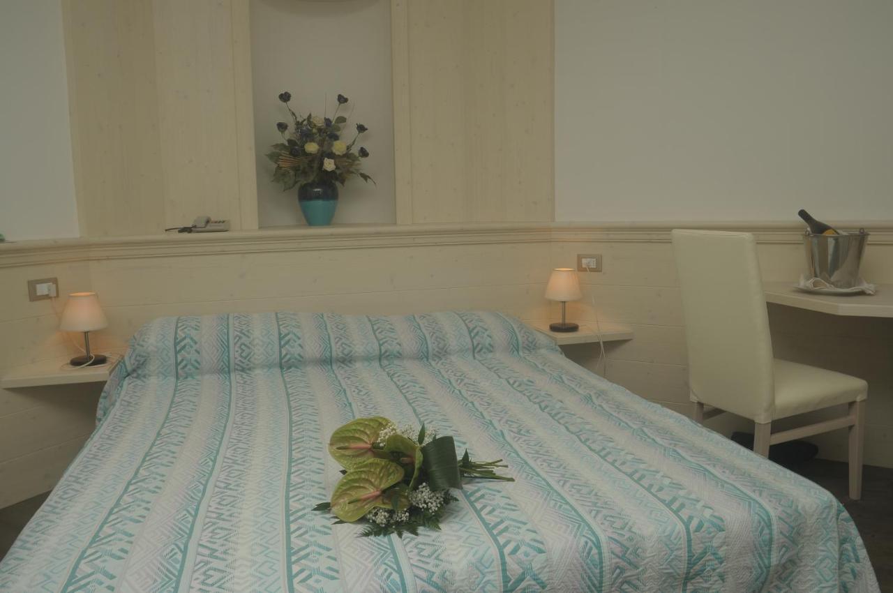Albergo Antica Rosa ليفيكو ترمي الغرفة الصورة